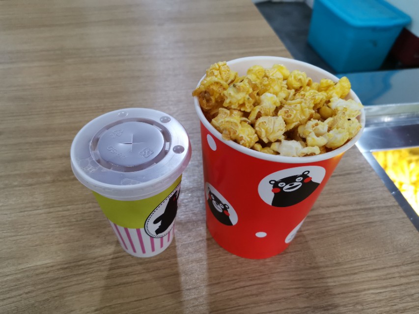 今天上午去樱花理发店剪头发,吃个盖饭,看个免费的电影