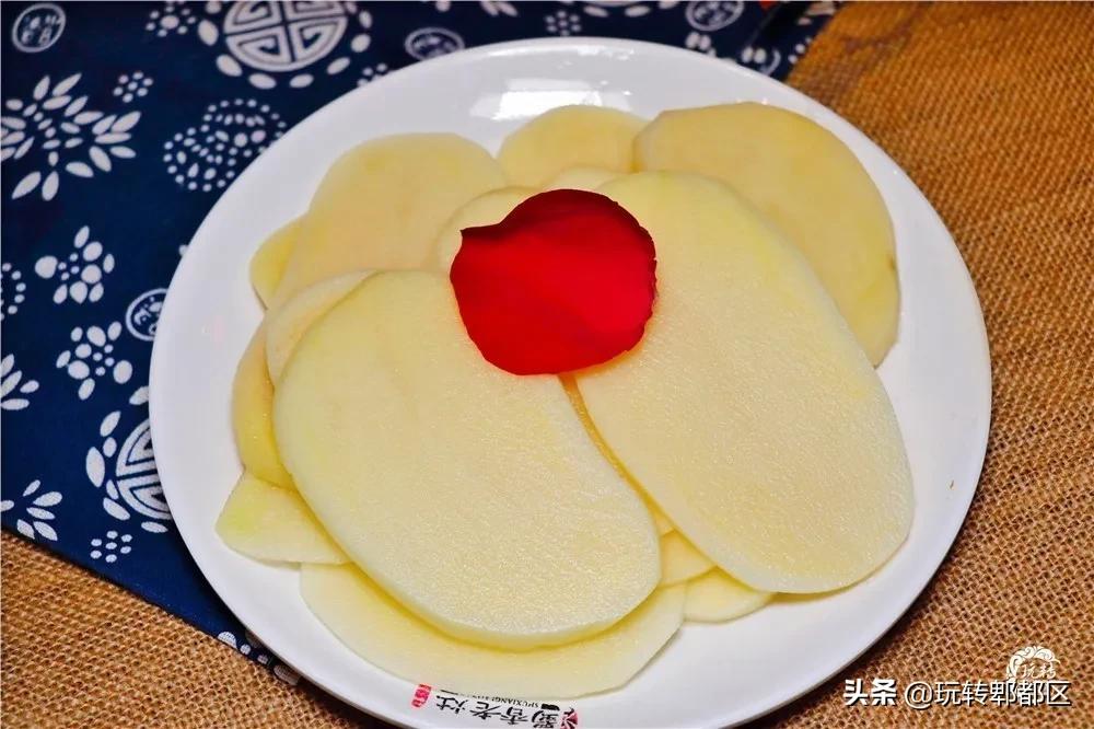 日均爆排1000+！壕涮八道硬核招牌，明星接连翻牌的巴蜀火锅来了