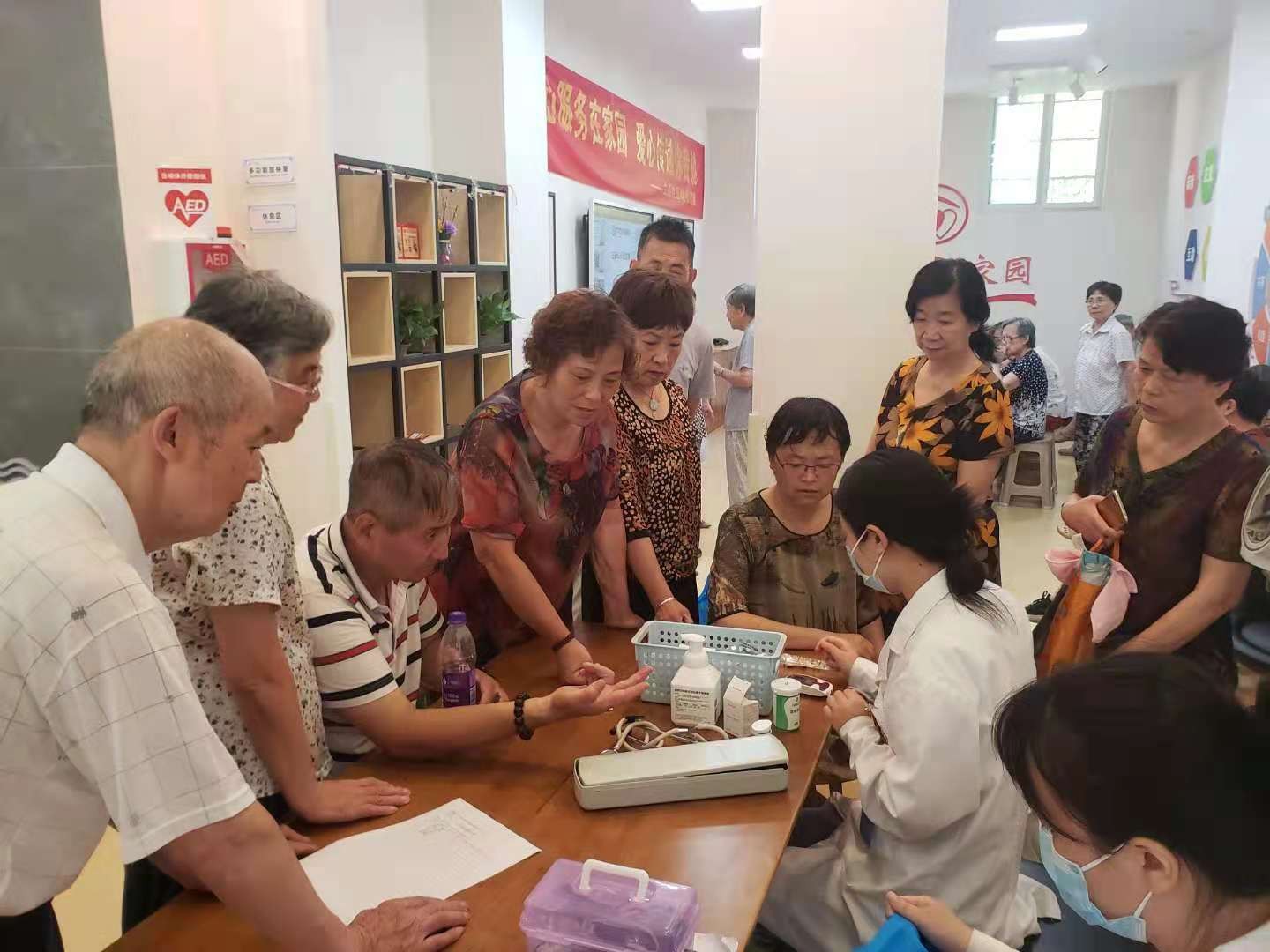 专家义诊进乡村健康扶贫暖人心图,康济医院七一义诊活动