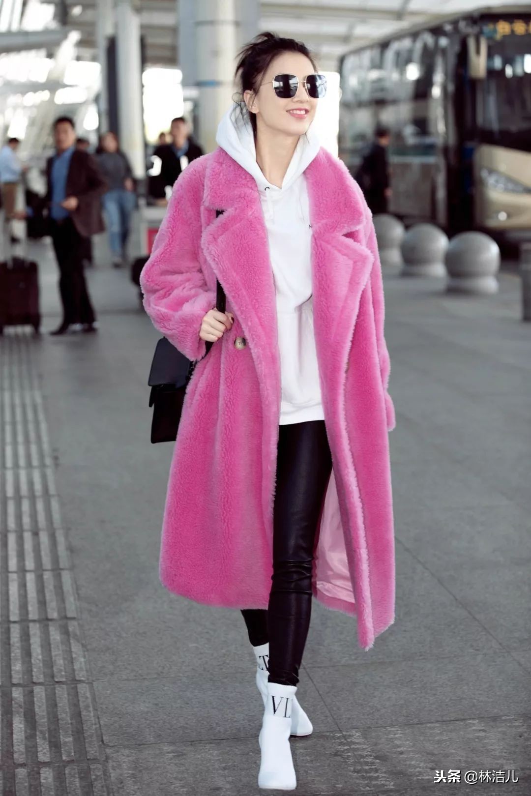 戚薇唐嫣杨幂宋茜,戚薇刘雯唐嫣穿皮草