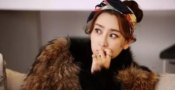 情商低的女人都喜欢炫耀吗,有情商的女人会这样发朋友圈