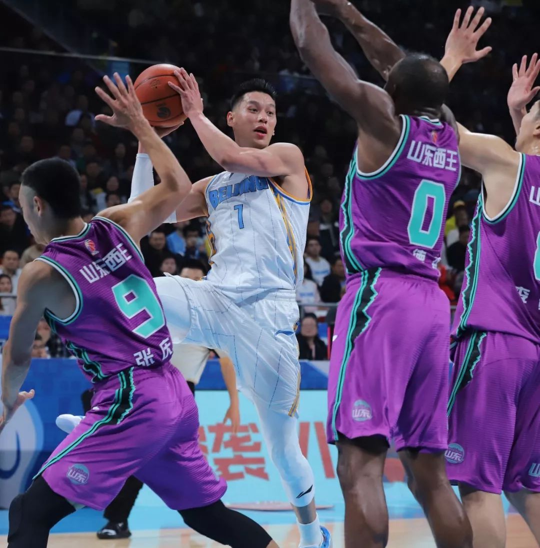 林书豪头破血流,林书豪手肘撞飞