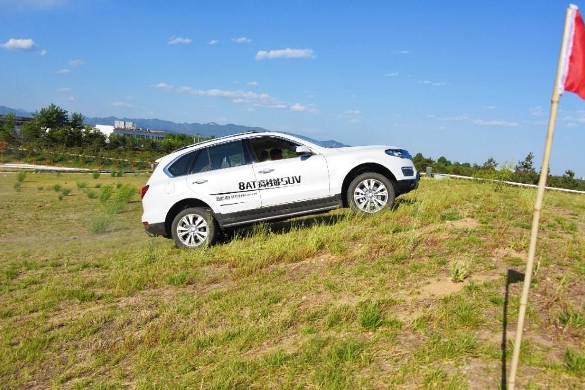 成于产品败于定价,哈弗H8应该是长城目前为止,最成功的试水