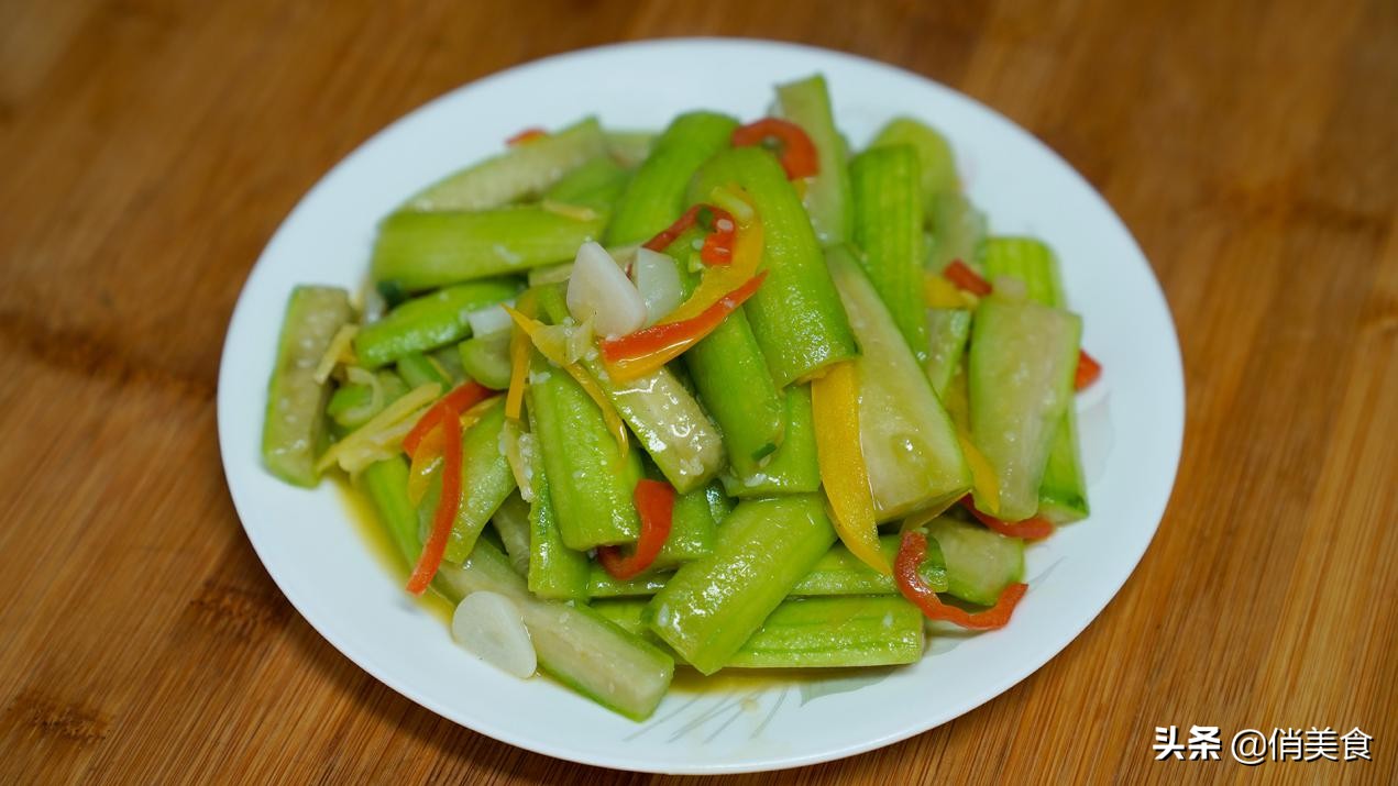 炒丝瓜如何不让丝瓜发黑,炒丝瓜怎么才能不出汤