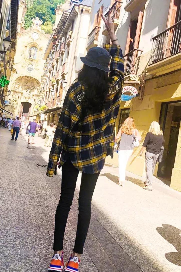 刘雯格纹,刘雯穿格纹衫好看吗