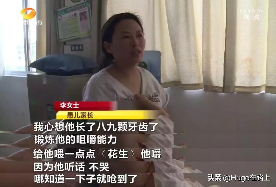 家长一口咬掉小孩食物,咬碎食物喂孩子