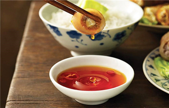 生抽味极鲜蒸鱼豉油哪个味道更好,放蚝油酱油鱼露炒菜还用放盐吗