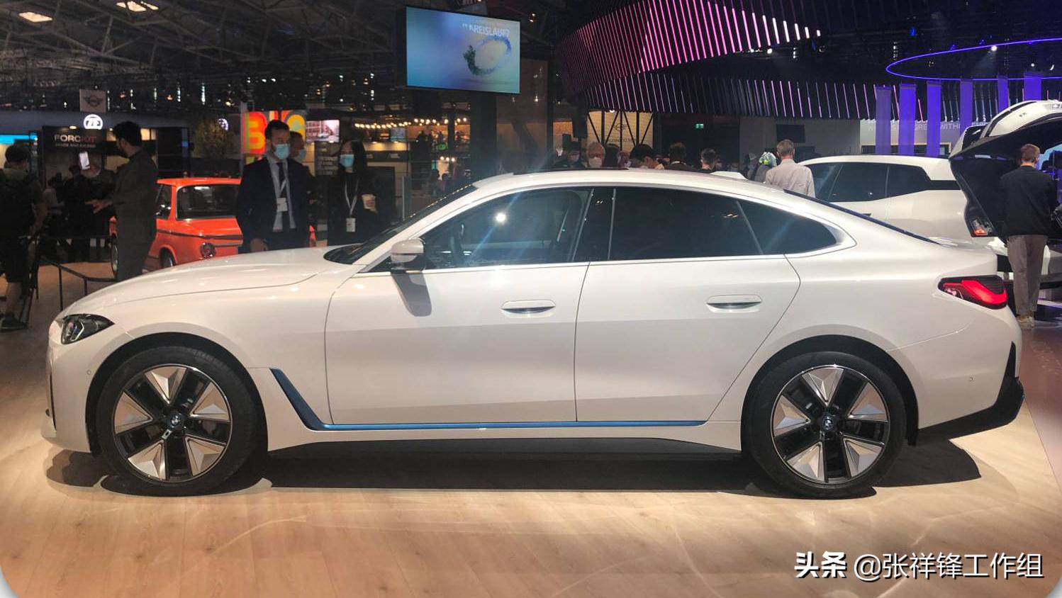 宝马i4跟4系四门有什么区别,宝马i4四门轿跑哪个系列内饰好看