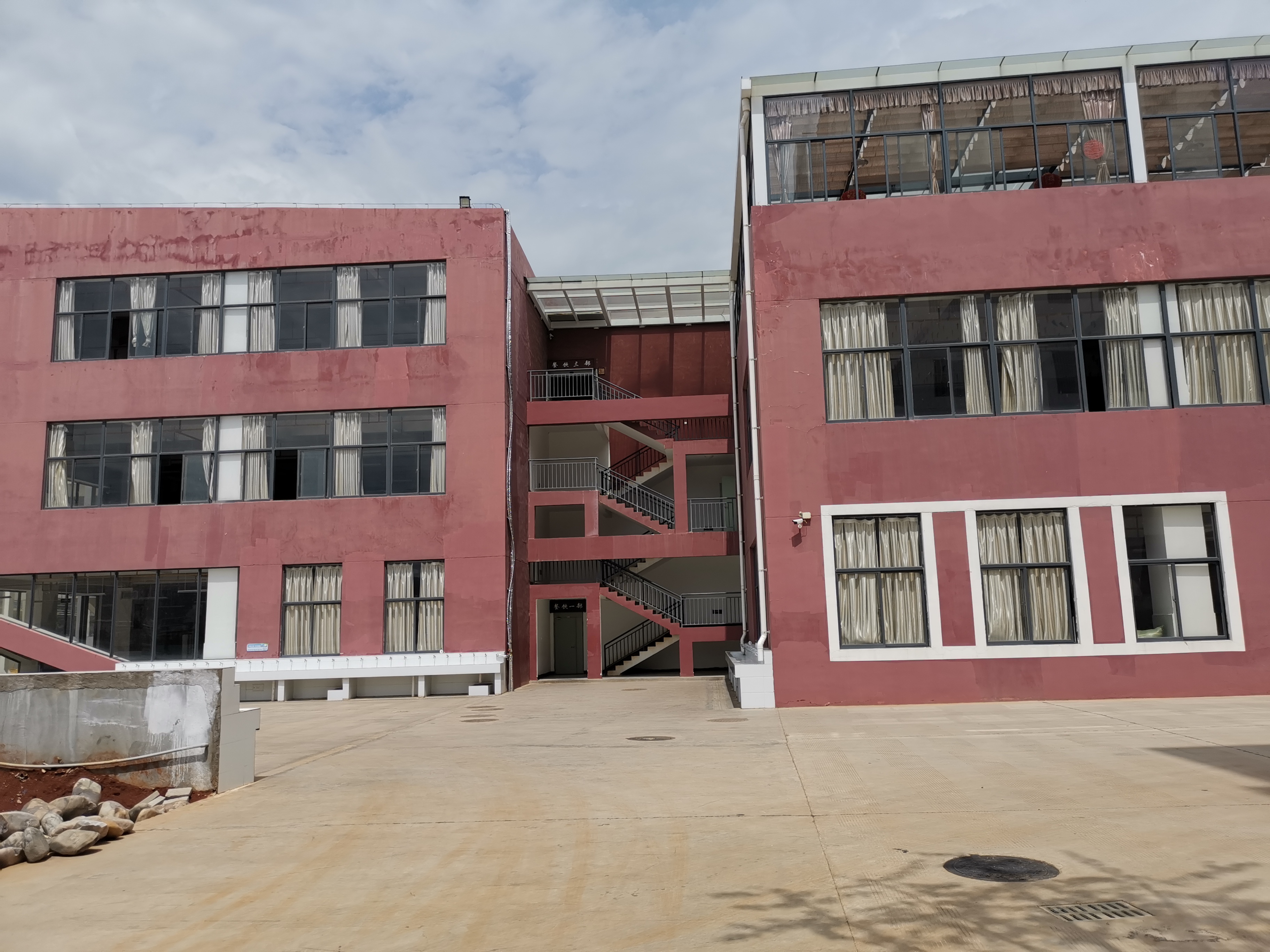 会泽县东陆高级中学校毕业典礼,会泽县东陆高级中学校初中学费