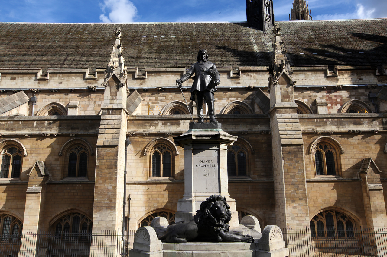 为什么英国还保留着英国皇室呢,英国王室为什么能延续千年