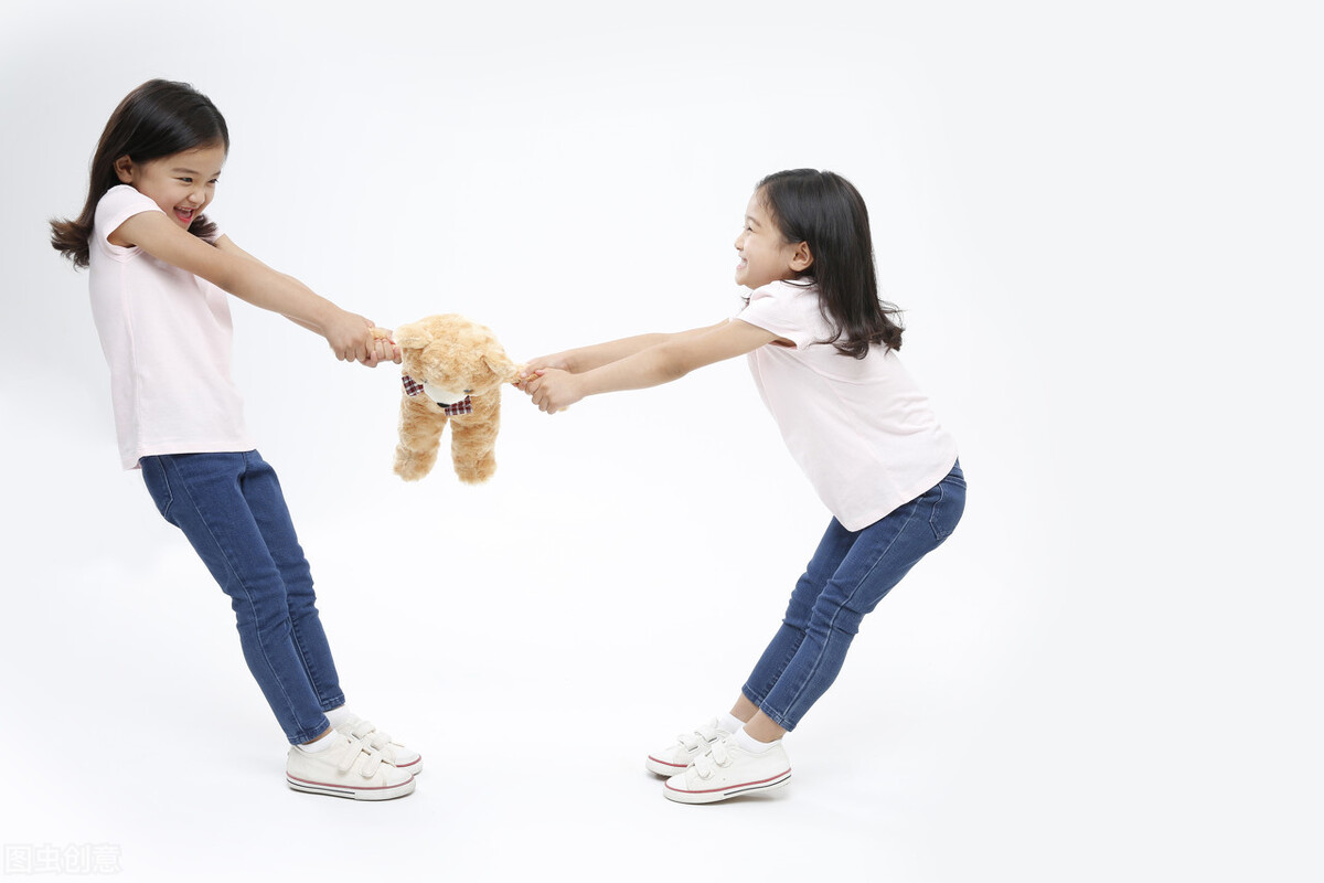 两个孩子总打架父母应怎样处理,两孩子打架父母怎么解决