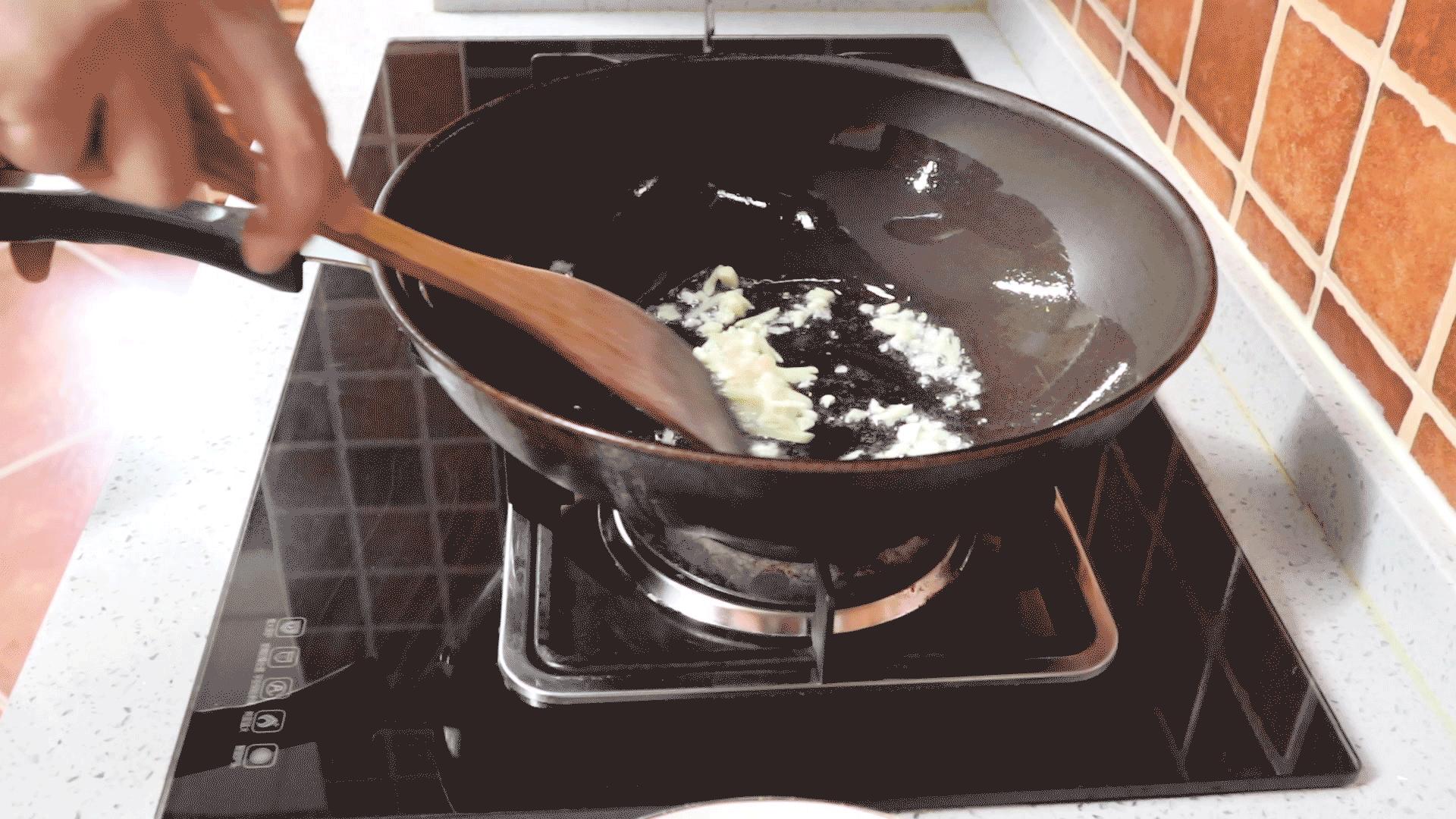 红烧带鱼怎么做简单好吃不粘锅,红烧带鱼煎鱼不粘锅的正确方法