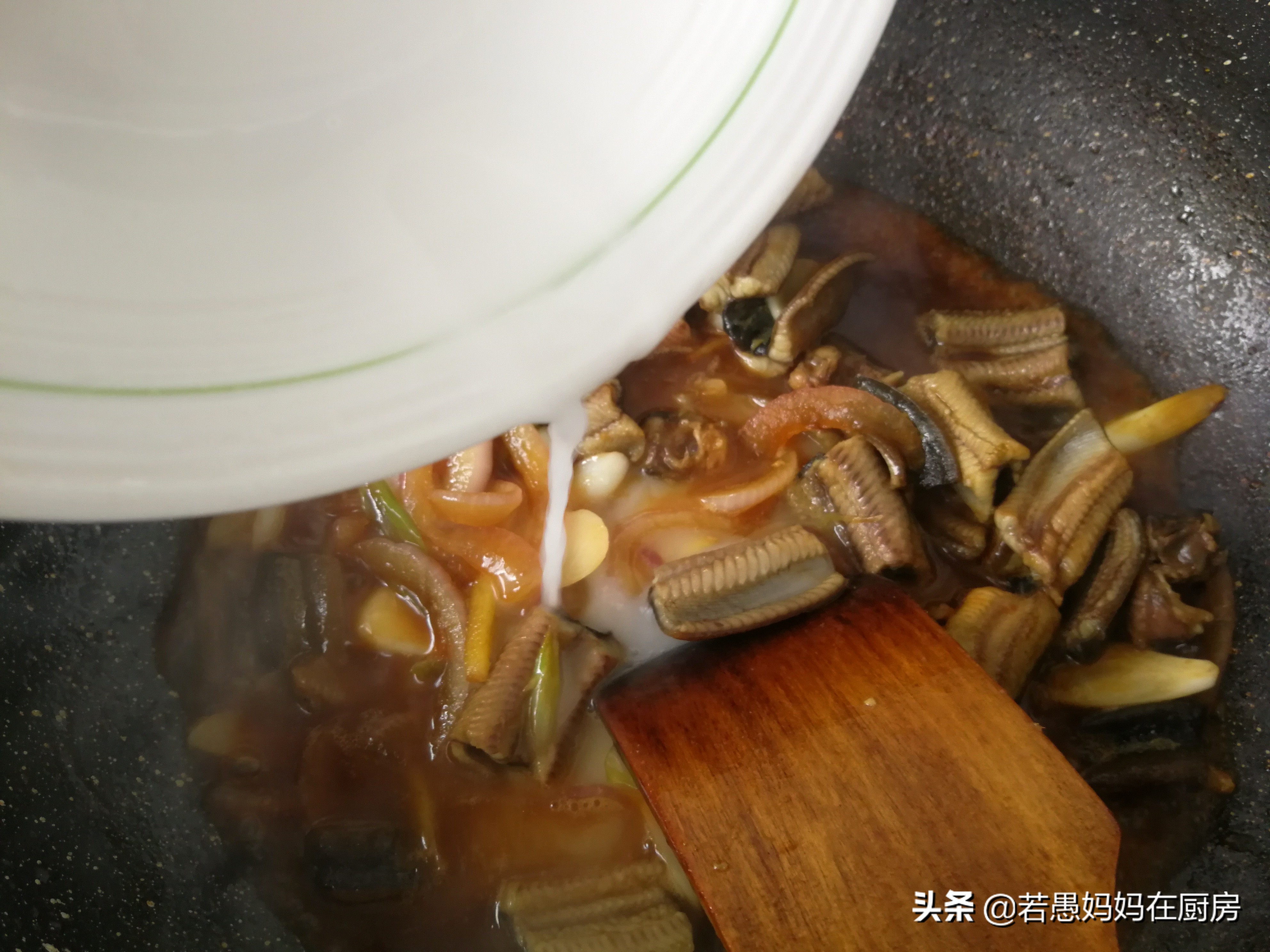 端午节黄鳝价格估计二百一斤,夏日黄鳝赛人参