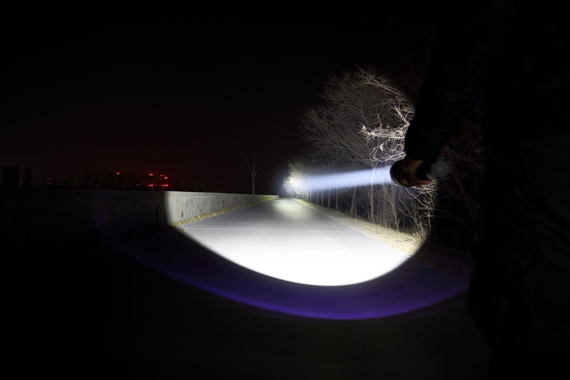 性能怪兽7500流明超级远射雷鸣兔SD90评测#科技快报#