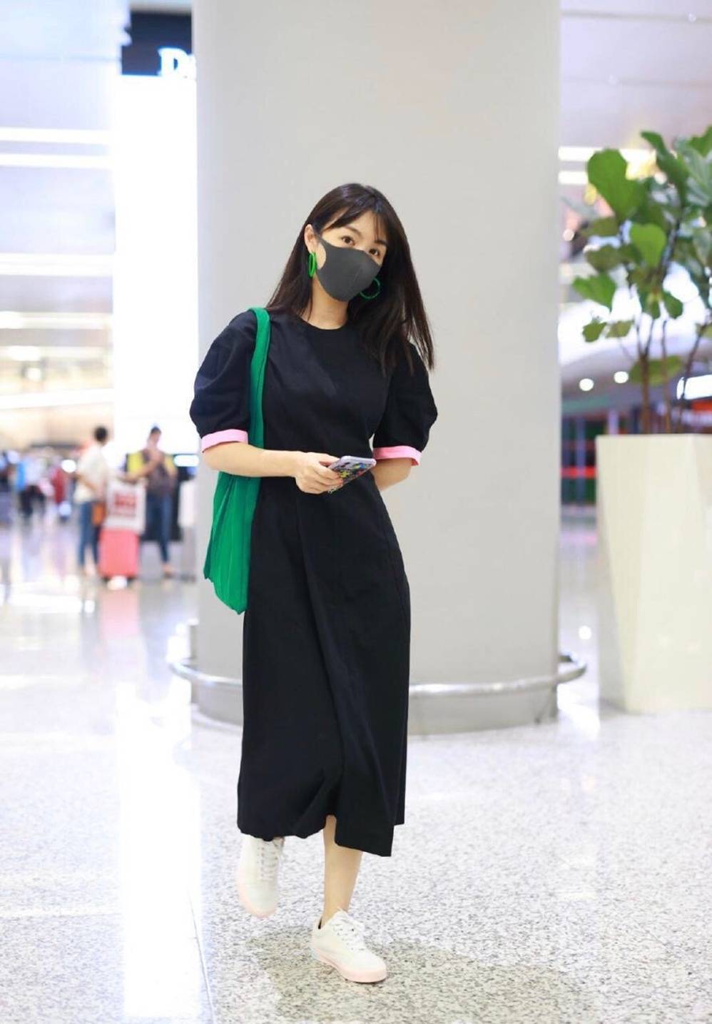 李菲儿羊羔绒外套搭配图,李菲儿苹果绿夹克