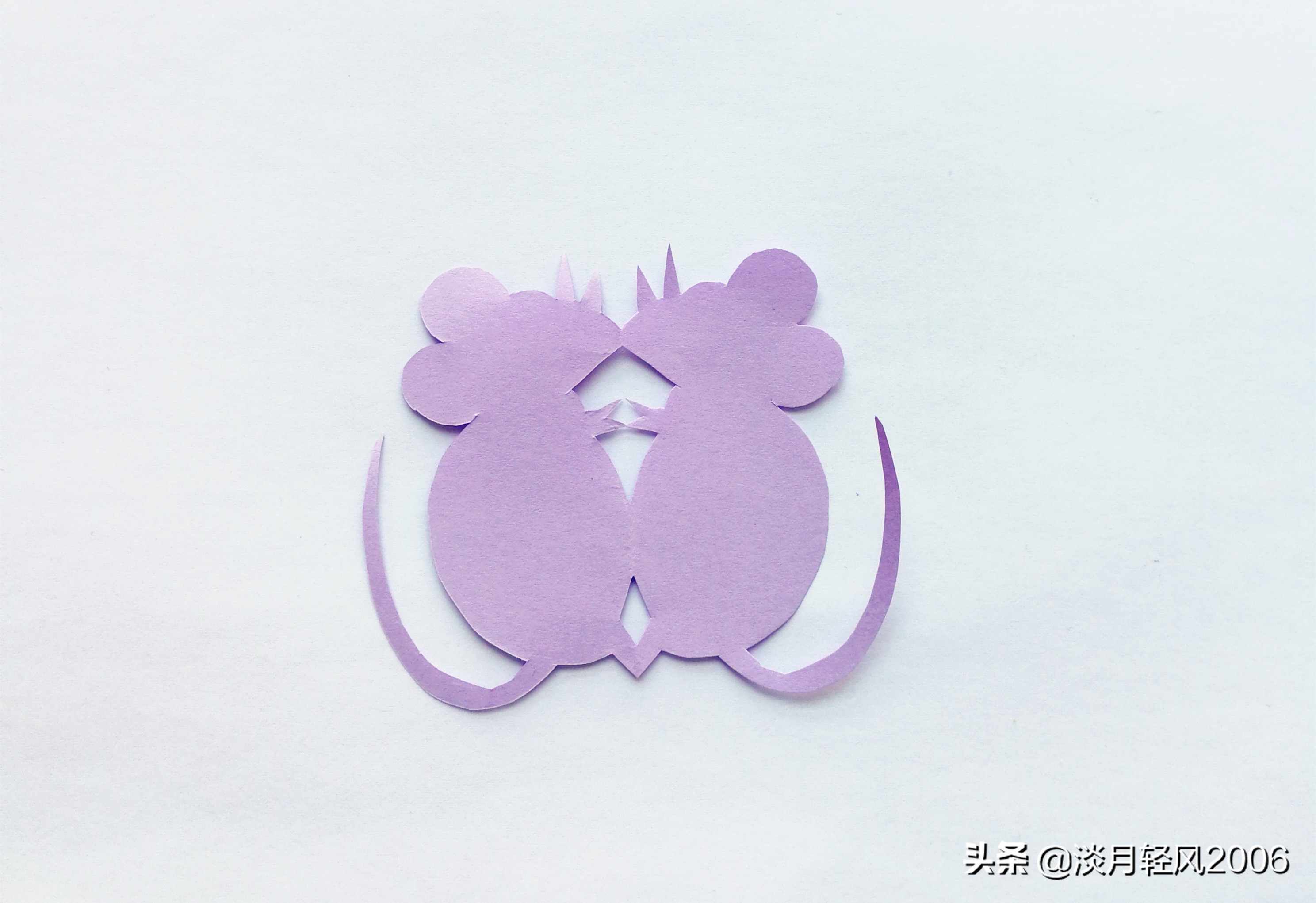 剪纸小老鼠怎么剪,手工剪纸剪出一对老鼠