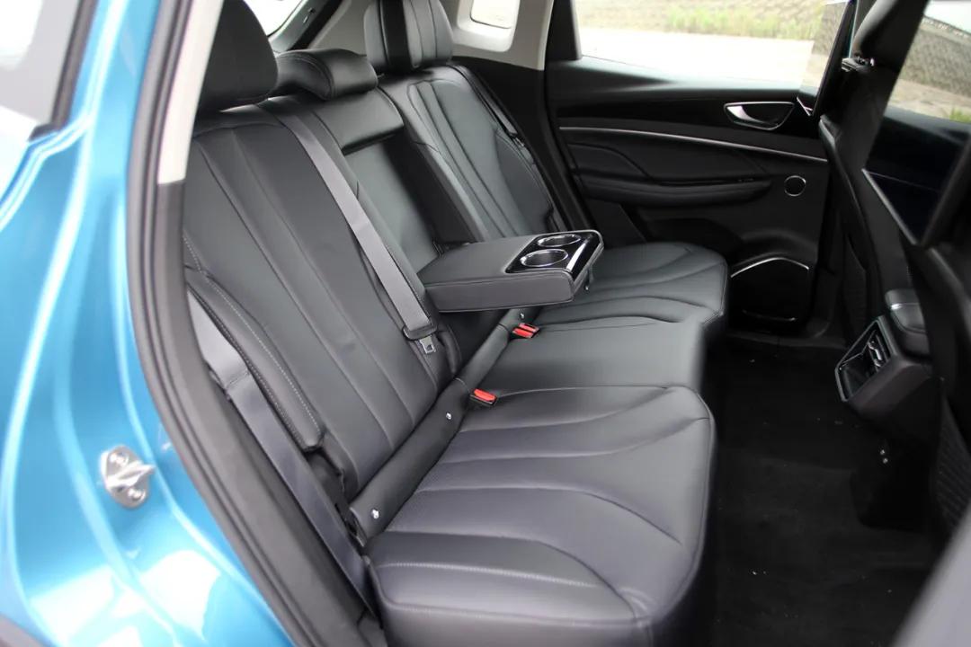 奥迪e-tron2021款50quattro豪华型,奥迪e-tron2019年最好的电动suv