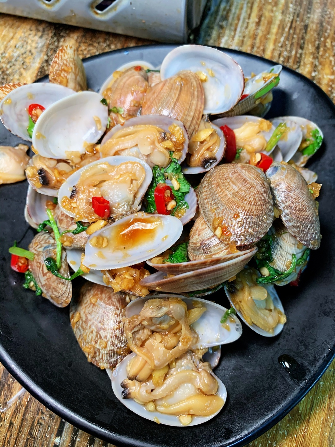 10张桌子的烤鱼店铺需要几个员工,长春市十张桌火锅