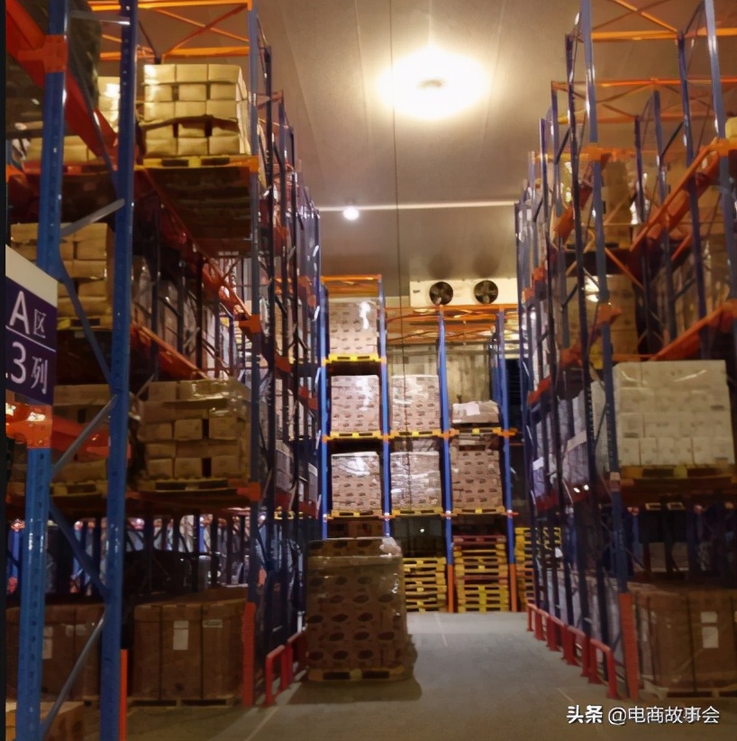 靠卖小零食发家致富,一个人卖零食月入51万