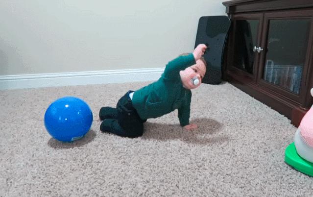 对儿童爬行方面的问题及建议,孩子爬行的十大问题