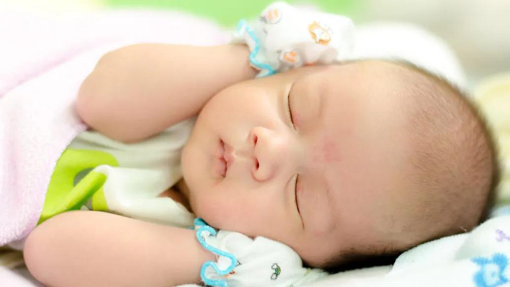 吐奶、呛奶、溢奶的鉴别，附解决办法