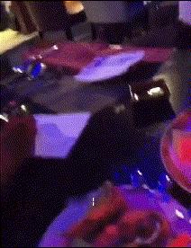 去按脚碰到前女友，怎么化解尴尬