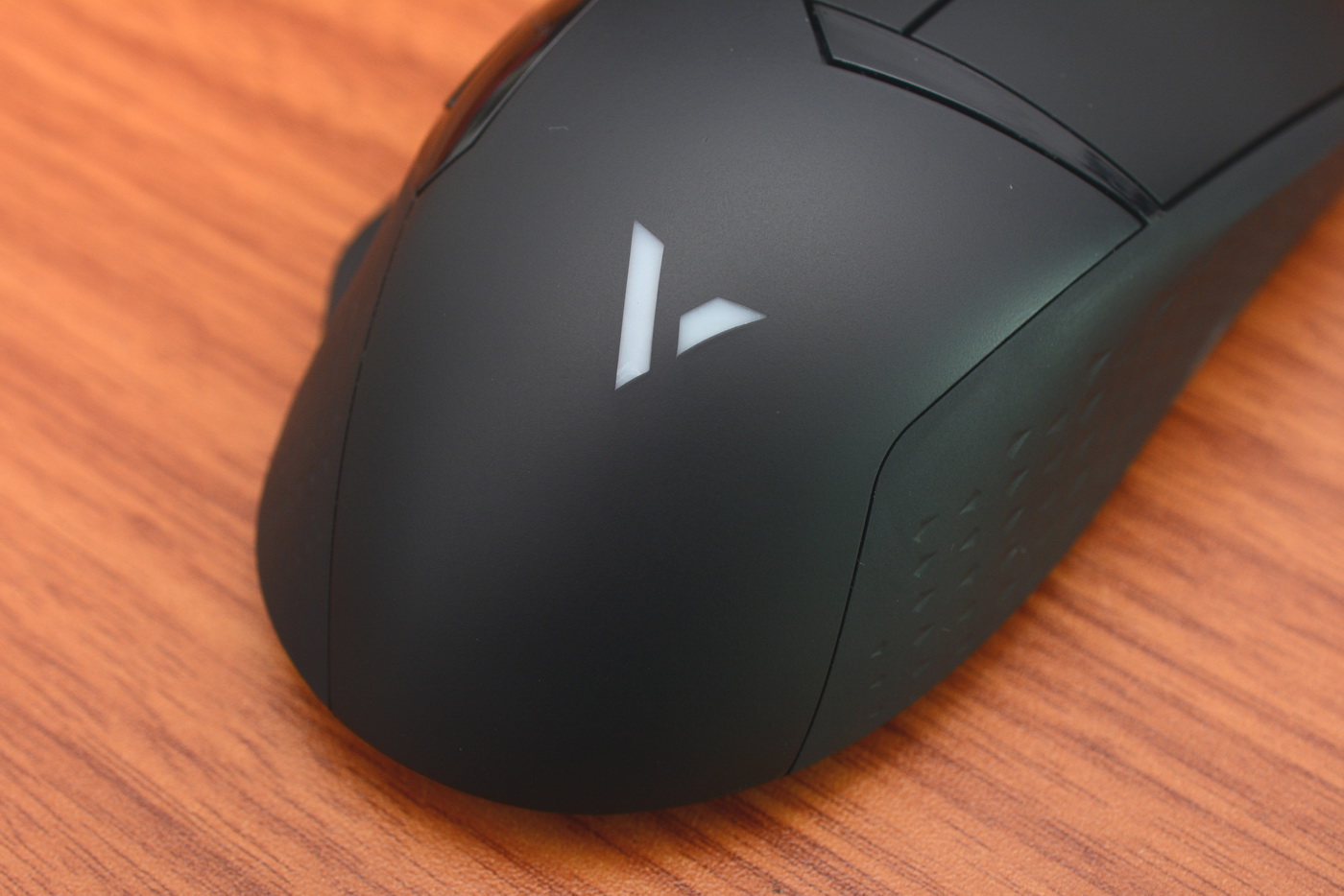 雷柏vt30幻彩rgb游戏鼠标 (雷柏vt300srgb鼠标)