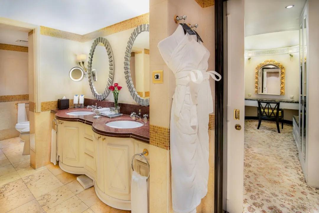 阿布扎比沙漠野奢水疗度假酒店,阿布扎比喜来登酒店