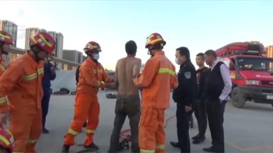 “下水道光身男”后续！被困窨井数日伸手指求救前因后果被警察查清了