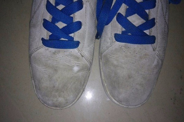 白鞋脏了怎么洗才能洗白,白鞋脏了怎样才能擦掉