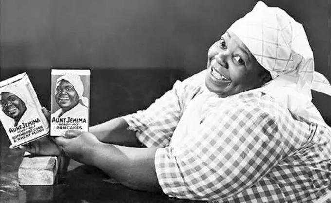 黑人反歧视抗议者终究盯上“黑人牙膏”。黑人牙膏:我太难了