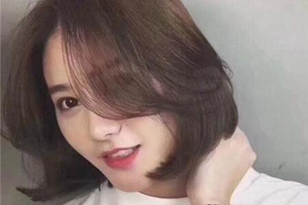 适合圆脸小个子微胖女生的发型,适合圆脸微胖女生发型短发微卷