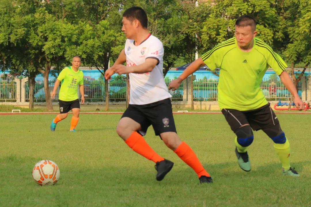 当足球之乡球队与广州高校校友冠军“激情相遇”，你更支持谁？