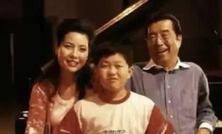 1990年，51岁李双江娶24岁梦鸽，母亲为何有顾虑？