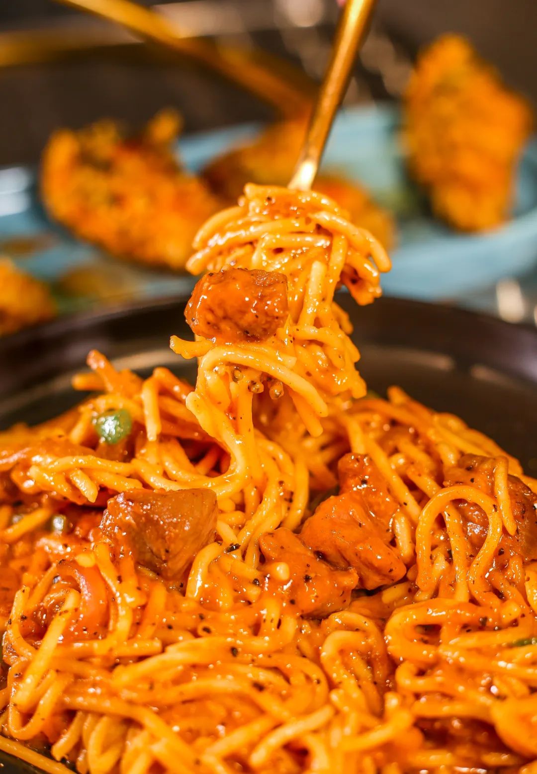 达明路上这家「黑店」，靠着瀑布芝士杀疯了