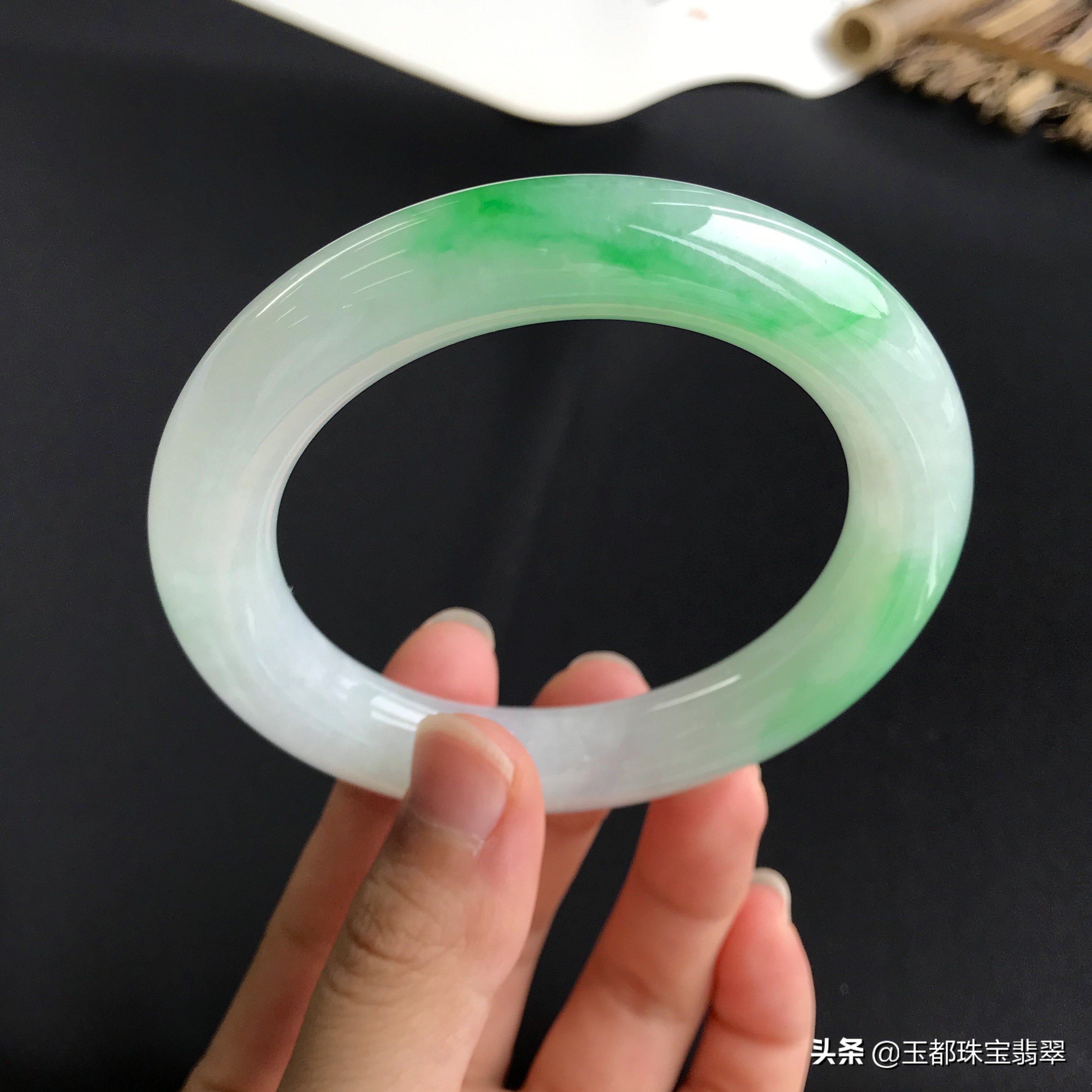 翡翠起胶一般是什么种水,什么是翡翠起胶感