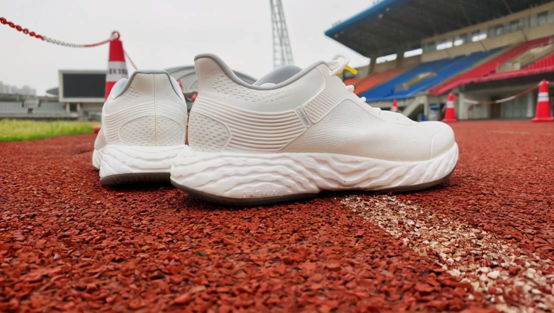 走路轻软跑步双弹颜值时尚，OneMix逍遥游休闲跑鞋实测