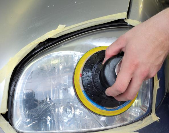 车灯老化发黄翻新修复喷剂测评,啤酒加可乐真能清洗发黄车灯吗