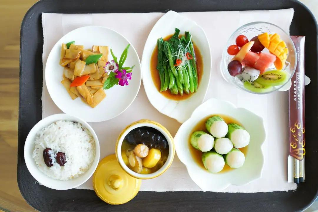 女人坐月子吃什么才有奶水,月子期要注意的几条黄金饮食原则