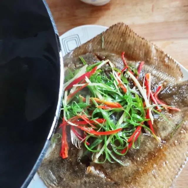 清蒸多宝鱼怎么鲜嫩好吃,清蒸多宝鱼的做法最正宗