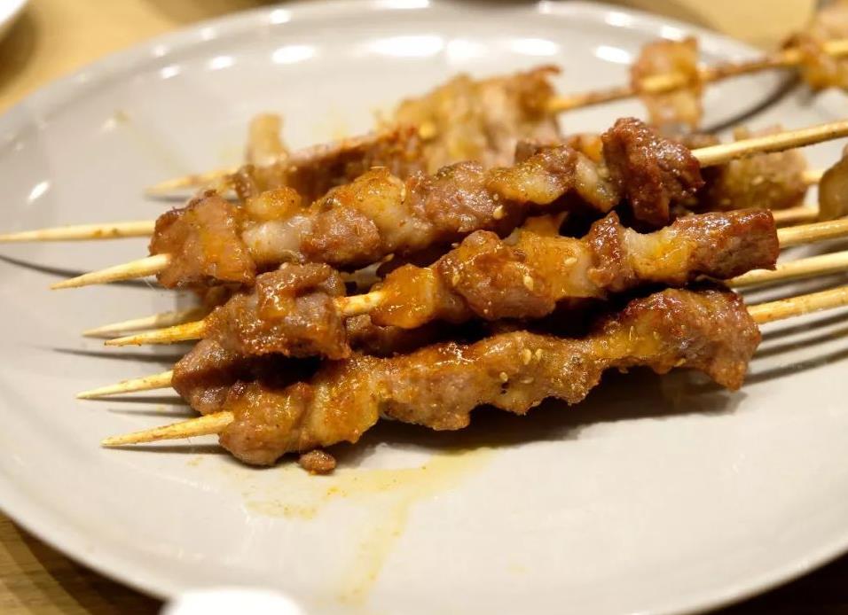 新疆烤羊肉串为什么没有羊膻味,烤羊肉串太腻了怎么回事