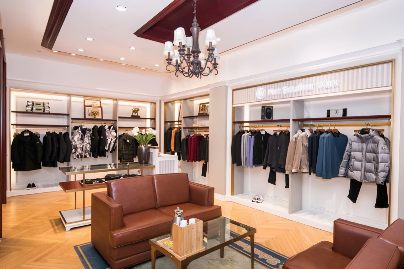 吴克群现身杭州雅戈尔店庆分享穿衣经：舒适+时尚