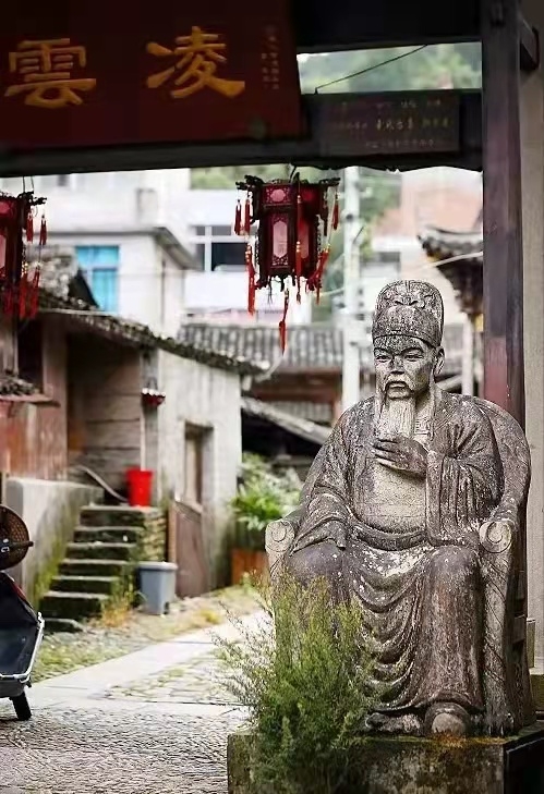 不止是高楼璀璨，这座历史文化名城里英杰荟萃，你知道哪些？多处名人故里等你拜访~