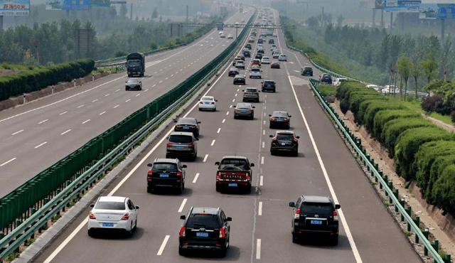 为什么有的人开到180都没罚款,为什么有些人开125开的很溜