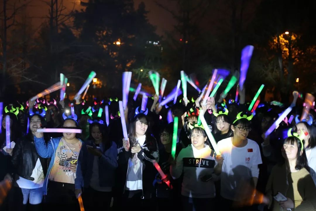 一场派对，一张面具，浪漫由你！川大锦江学院举行“假面舞会”