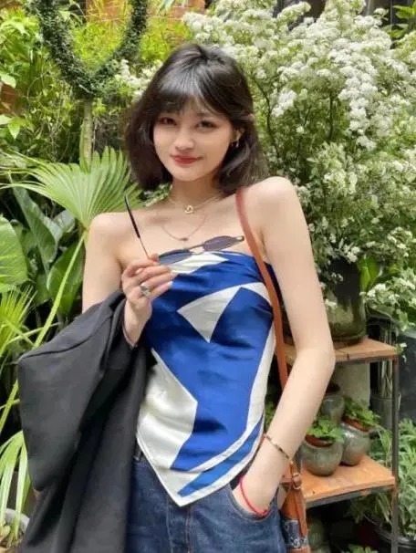 丝巾有什么时髦的使用方法,夏天系丝巾怎样发朋友圈