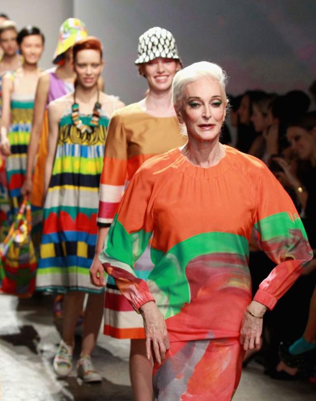 超模卡门：74岁痛失爱人还被好友骗到破产，86岁走秀依旧艳压群芳