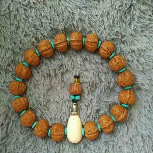 盘玩十年的山核桃手串,山核桃文玩包浆