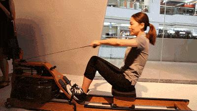 锻炼肩部后束的正确动作,坐姿划船器械怎么练三角肌