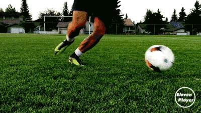 简单又实用的过人技巧足球,足球过人技巧空中摆动腿